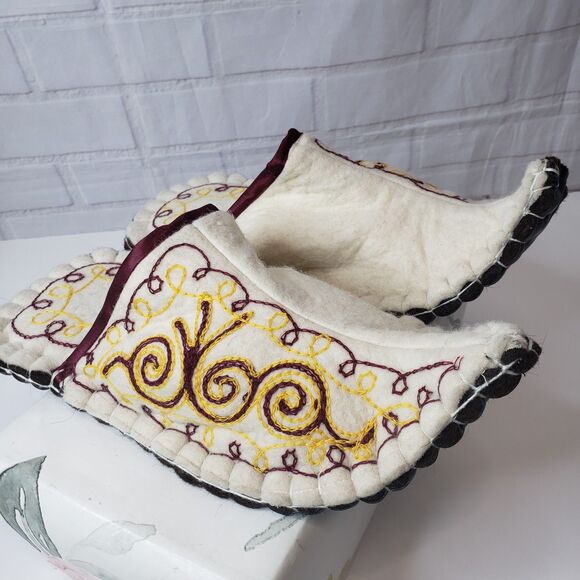 Other - Vintage Traditional Felt Embroidered Wool Aladdin Slippers Eco Friendly